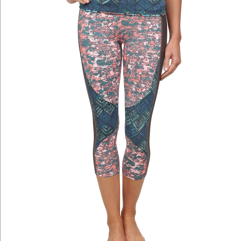 NWOT Maaji juicy dawning daisys leggings size S